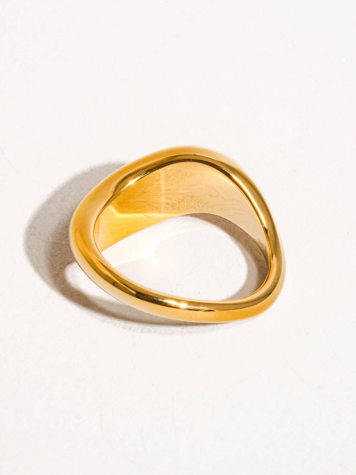 Erin Classic Wavy Band: Yellow Gold