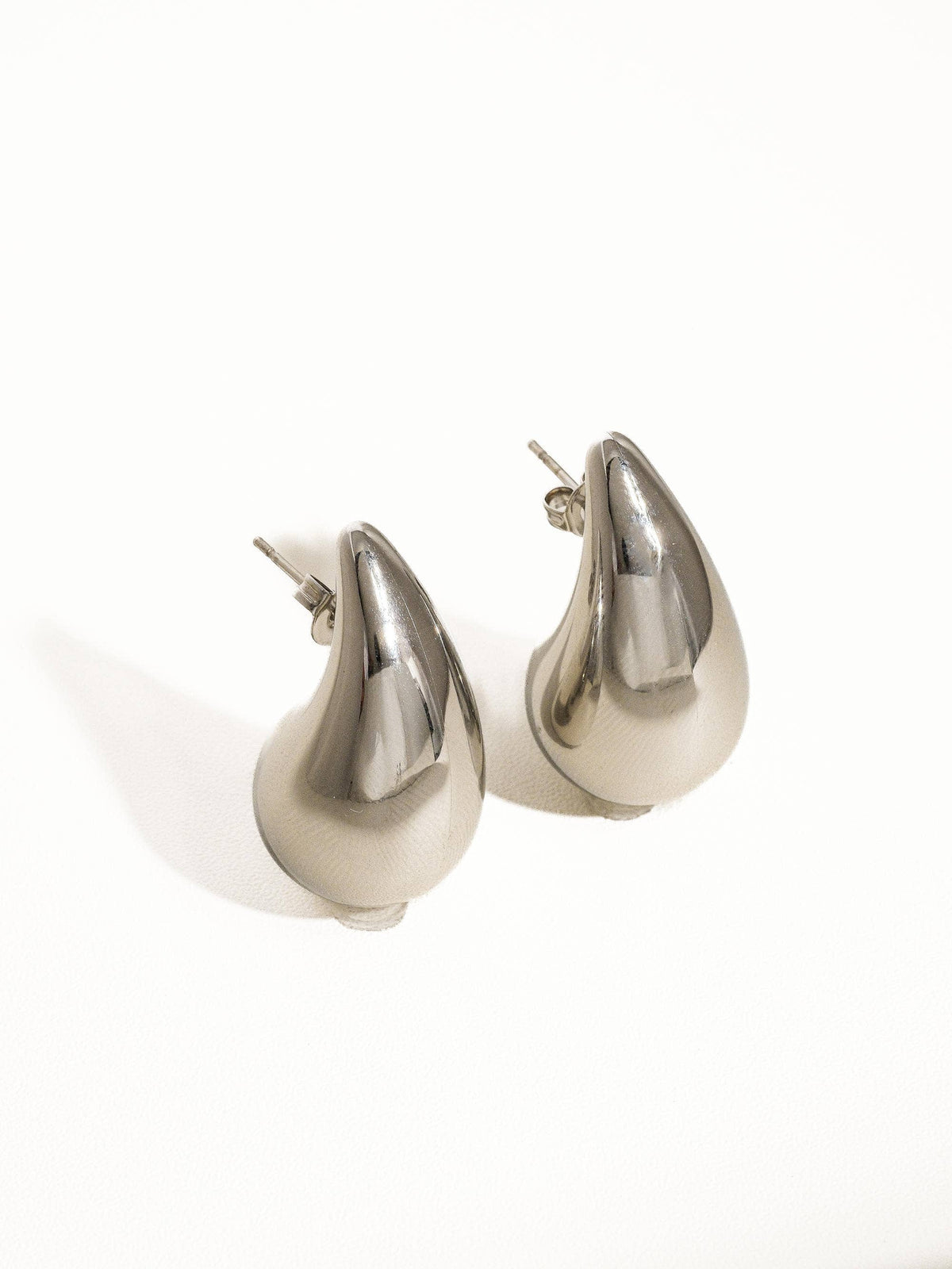 Colette 18K Gold Non-Tarnish Large Huggie Droplet Earring: Silver