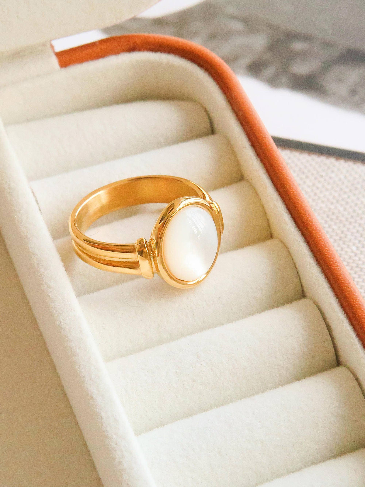 Jade  Classic Shell Stone Ring