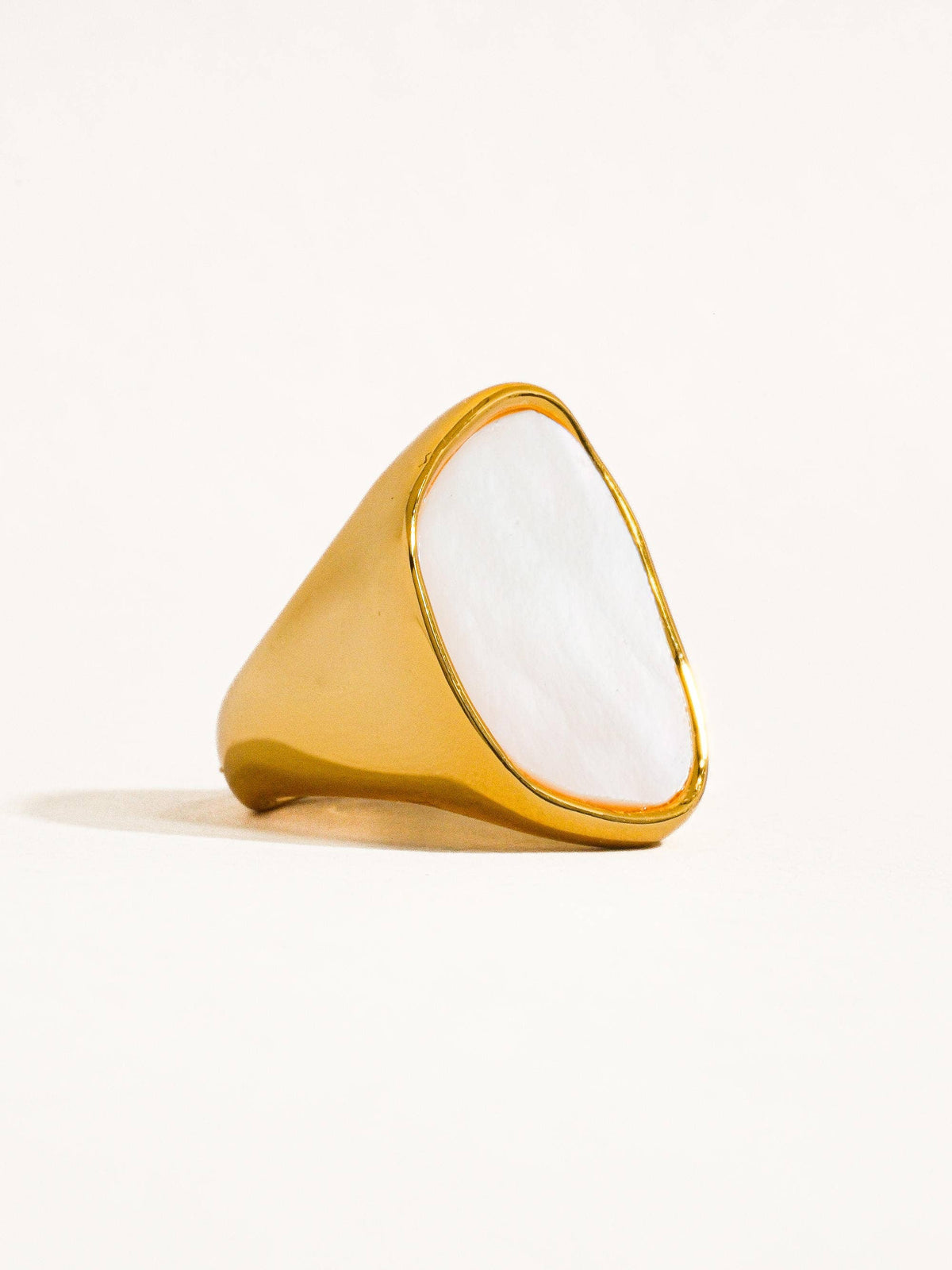 Calypso 18k Gold Natural Shell Statement Ring: White